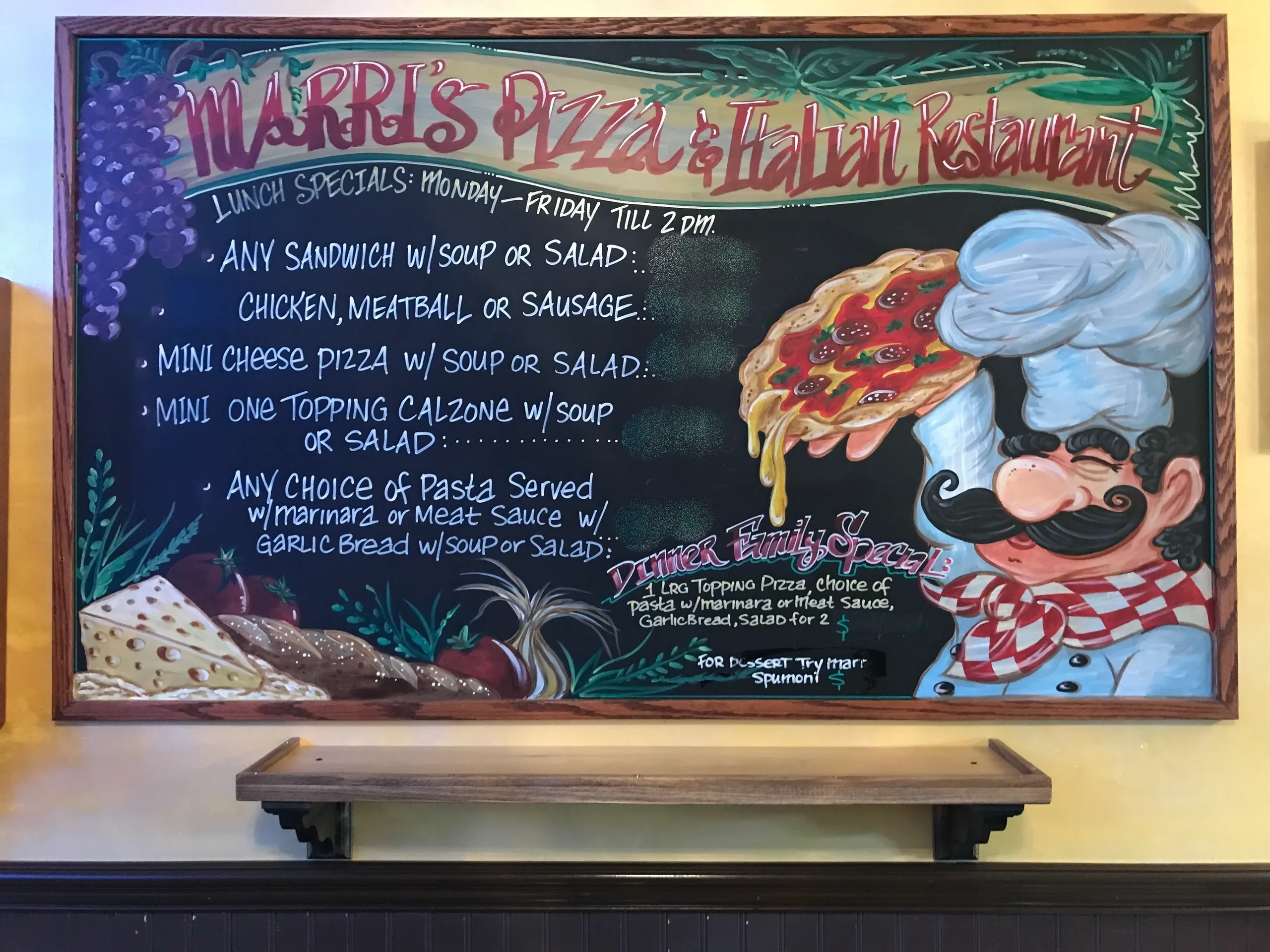 Marri's Pizza Atmosphere